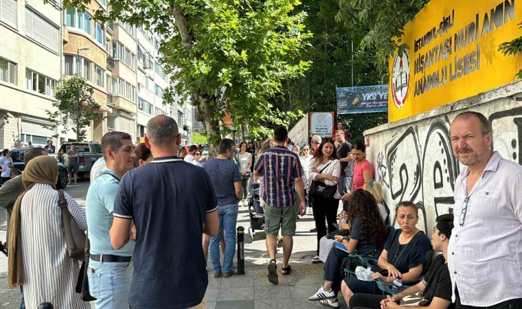 İstanbulda AYT heyecanı başladı: Geç kalan öğrenciler alınmadı