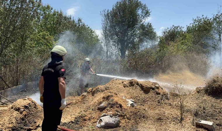 İtfaiyenin zamanında müdahalesi, anız yangınını önledi