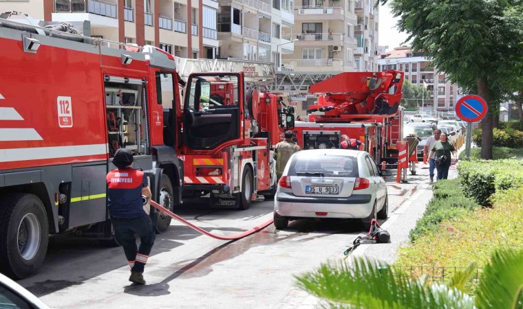 İzmir Park AVMde korkutan yangın, AVM boşaltıldı