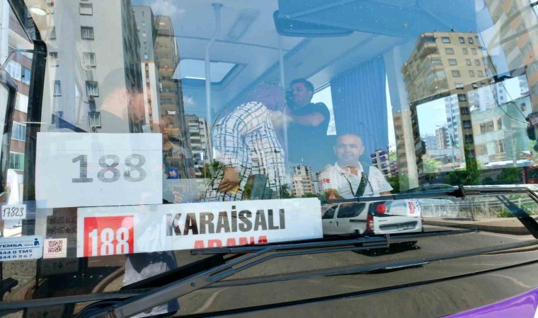 Karaisalıda otobüs durağına yazı yazarak Zeydan Karalardan yeni otobüs isteyen ilçe halkının arzusu yerine getirildi