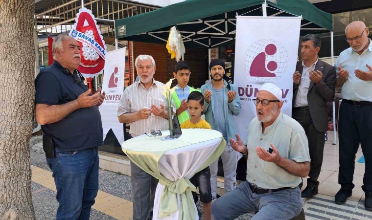 Karamanda yetimler için düzenlenen hayır çarşısı dualarla açıldı