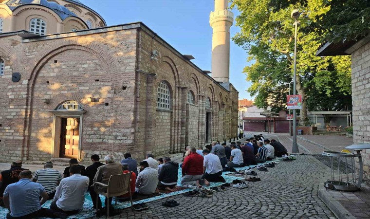 Kariye Camiinde 79 yıl aradan sonra ilk bayram namazı kılındı