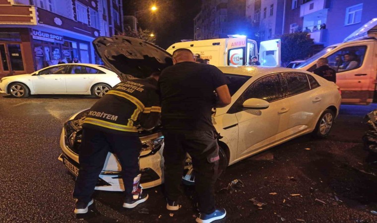 Karsta trafik kazası: 2 yaralı