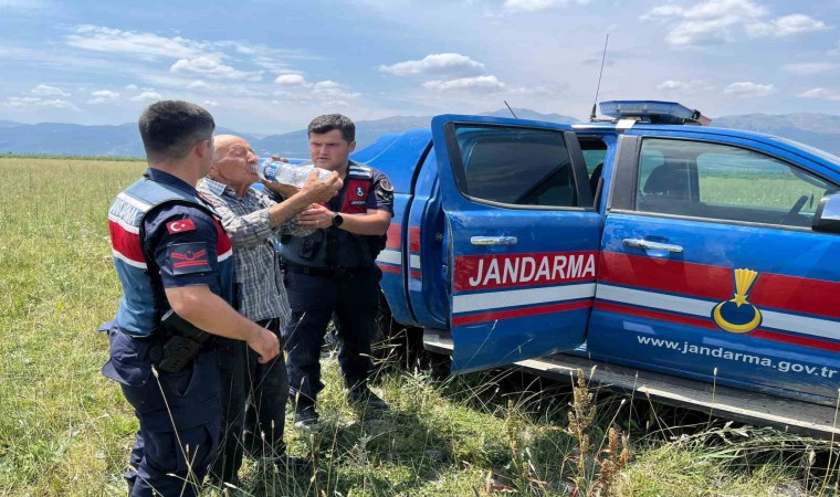 Kayıp olarak aranan 78 yaşındaki adamı jandarma buldu