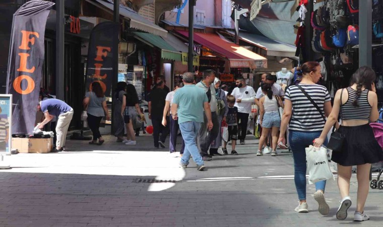 Kemeraltı Çarşısında Kurban Bayramı yoğunluğu