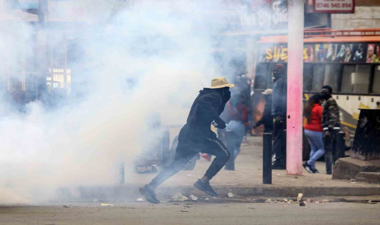 Kenyada polisten protestoculara plastik mermiyle müdahale