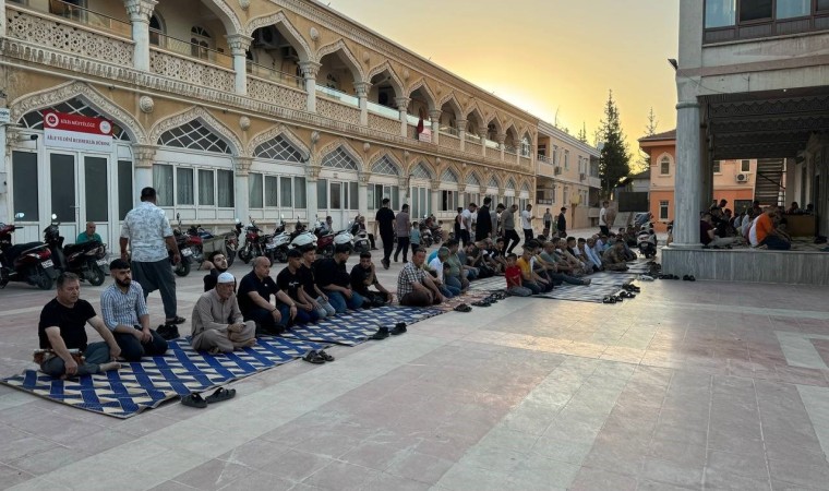 Kiliste bayram namazı coşkusu: Camiler doldu taştı