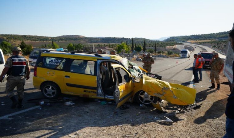 Kiliste hafriyat kamyonu ticari taksi ile çarpıştı: 2 ölü, 8 ağır yaralı