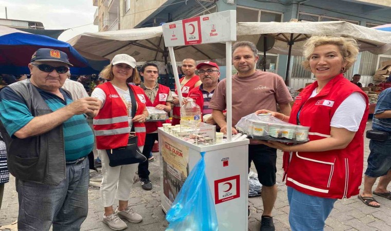 KIzılaydan pazarcı esnafına limonata ayran ikramı