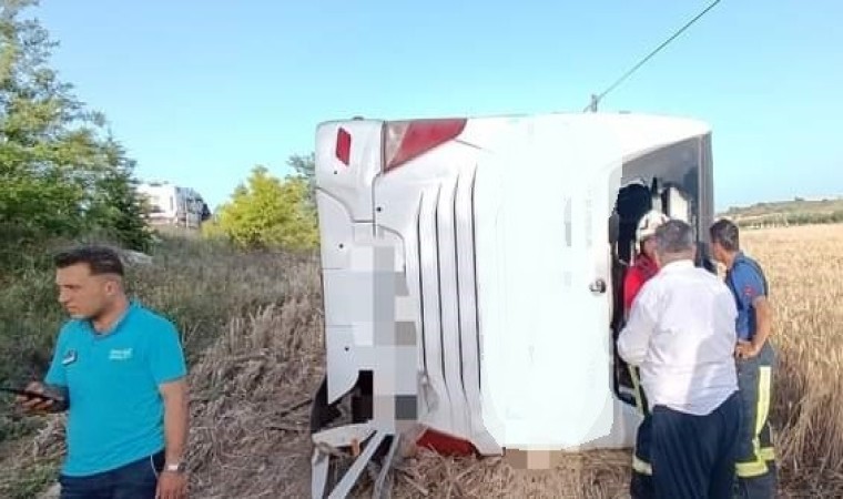 Kontrolden çıkan otobüs tarlaya uçtu: 1i ağır 27 yaralı