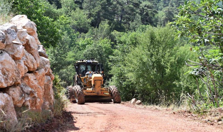 Konyaaltında yayla yolları bayrama hazır