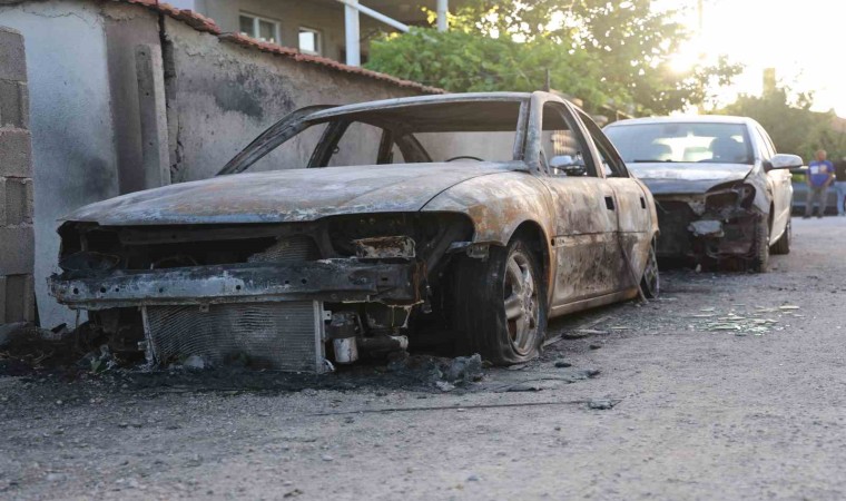 Konyada 2 otomobili kundaklayan kadın tutuklandı, yeğeni gözaltında