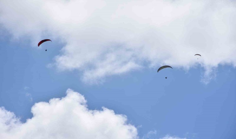 Konyada İç Anadolu Bölgesi Türkiye Yamaç Paraşütü Hedef Şampiyonası yapıldı