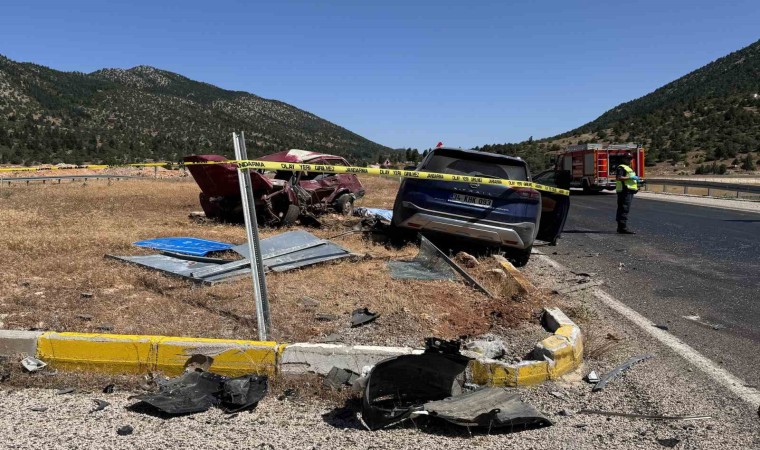 Konyada otomobil ile cip çarpıştı: 2 ölü, 2 yaralı