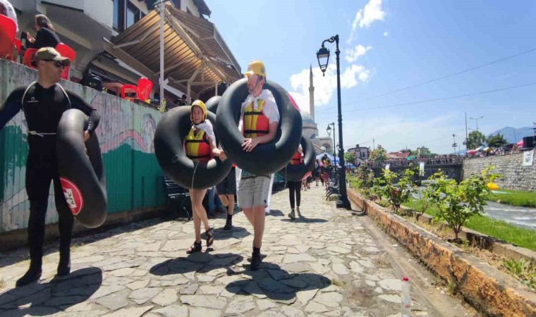 Kosovada şambrel ile rafting heyecanı