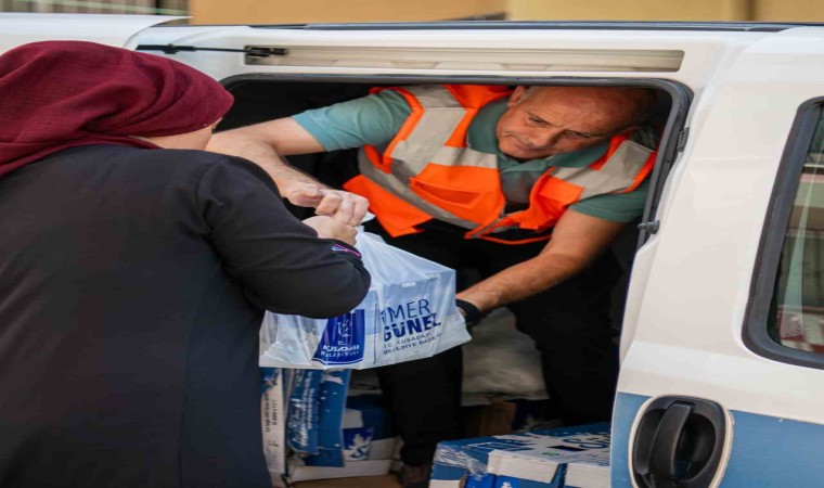 Kuşadası Belediyesinden çocuklara 143 bin 100 litre süt desteği