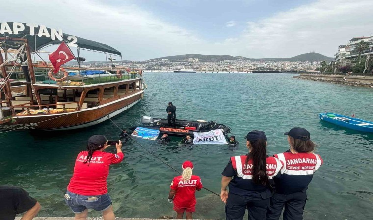 Kuşadası denizinde dip temizliği yapıldı