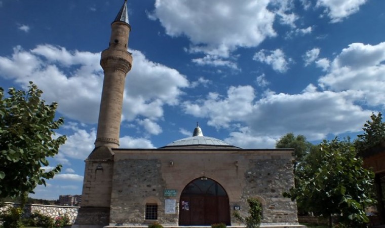 Kütahyada Alaaddin Keykubat Camiinin bakımsızlığı üzüyor