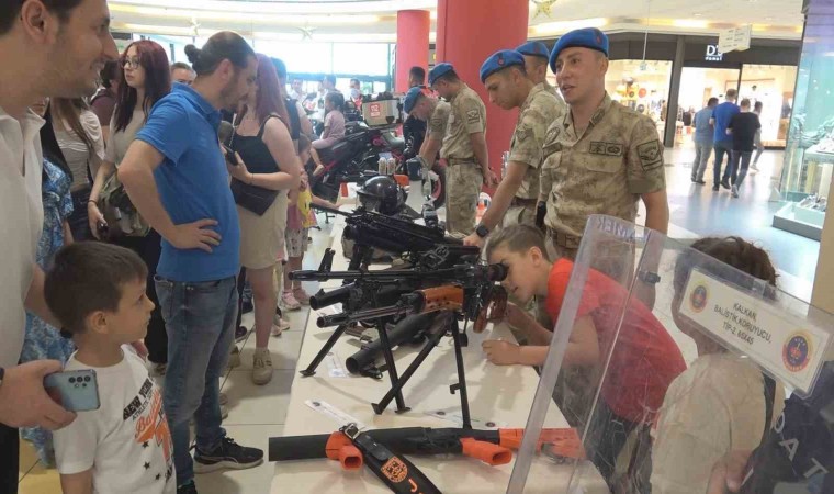 Kütahyada jandarma ekiplerinden tanıtım ve bilgilendirme etkinliği