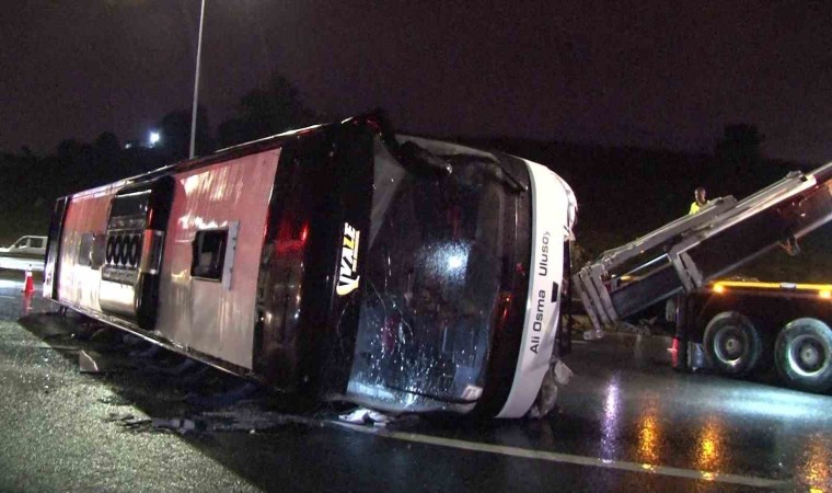 Kuzey Marmara Otoyolunda yolcu otobüsü devrildi