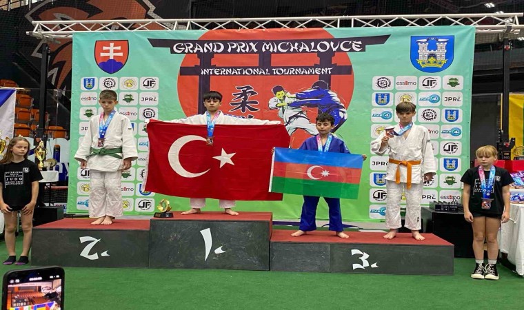 Manisa BBSK Judo takımı Slovakyada madalyaları topladı