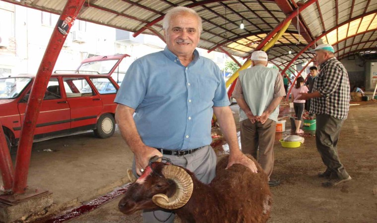 Manisalılar kurban vazifelerini yerine getirdi