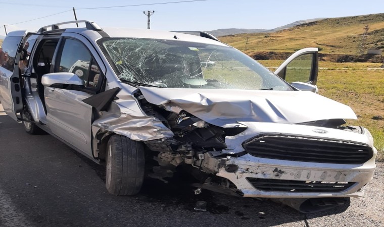 Muradiyede trafik kazası: 11 yaralı