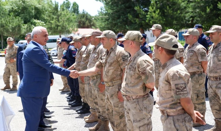 Muşta bayramlaşma töreni