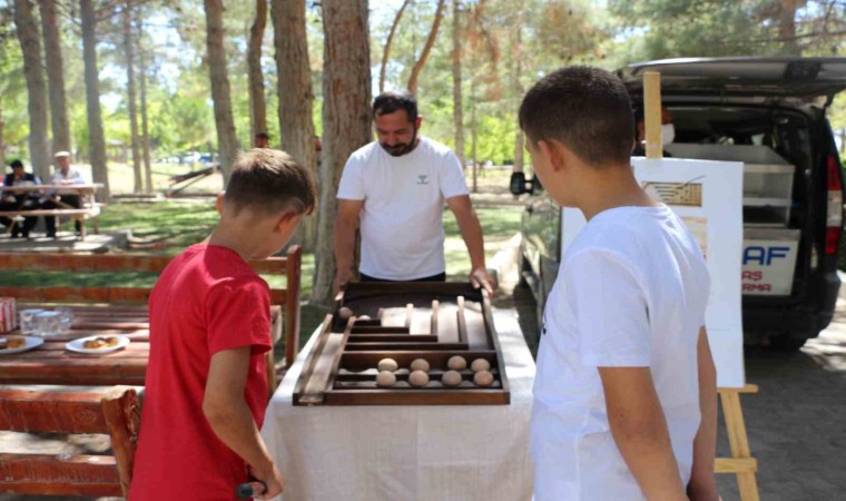 Niğdede 61 çocuk koruyucu aile ile sevgisiyle büyüyor