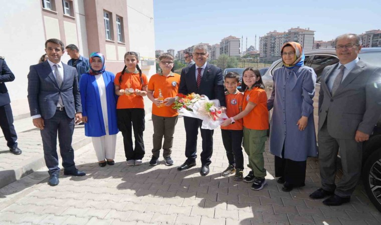 Niğdede 72 bin 109 öğrenci karne sevinci yaşadı