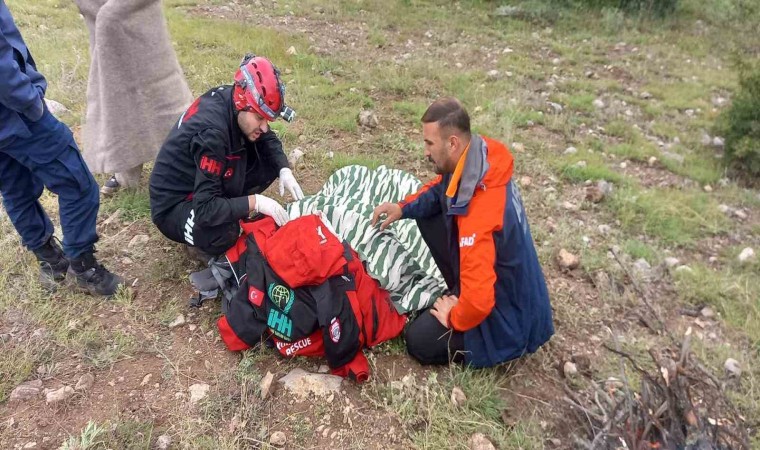 Ormanlık alanda kaybolan yaşlı kadın helikopterle kurtarıldı