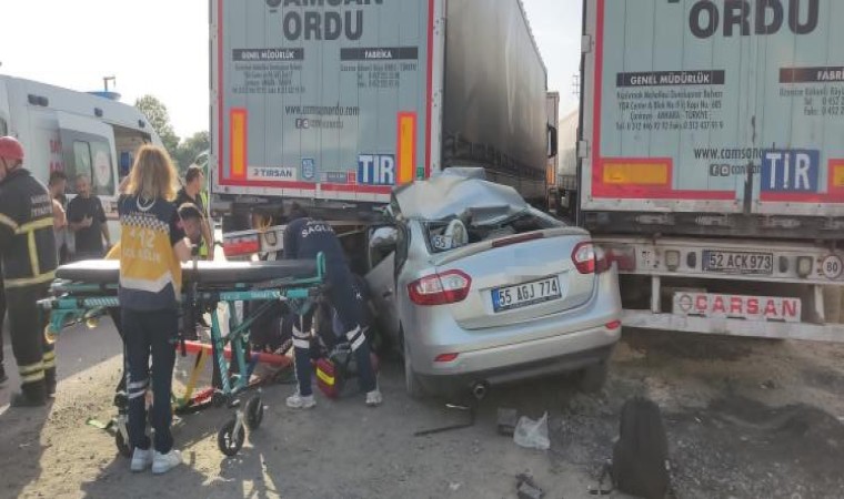 Otomobil tırın dorsesine çarptı: Polis memuru hayatını kaybetti, eşi ve çocuğu yaralandı