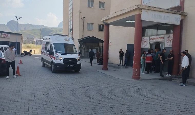 Otomobil Zap Suyuna uçtu: Polis ve eşi yaralı kurtarıldı