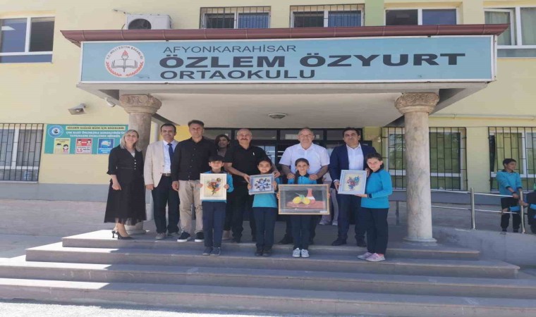 Özlem Özyurt Ortaokulunda yıl sonu sergisi açıldı