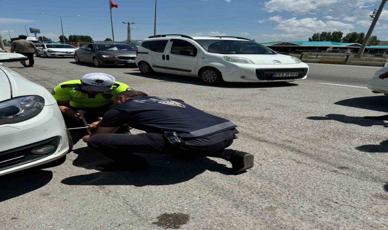 Polis ekibi vatandaşın yardımına koştu