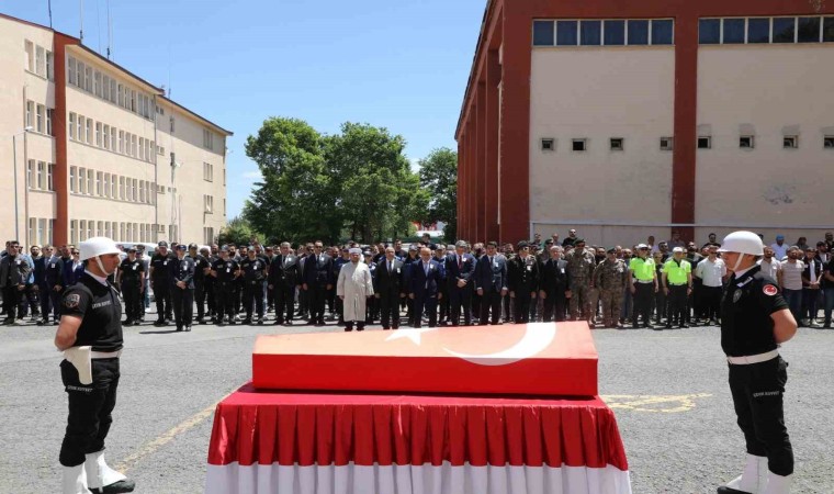 Polis memuru İsmail Erdem Aksoy için Ağrıda cenaze töreni düzenlendi