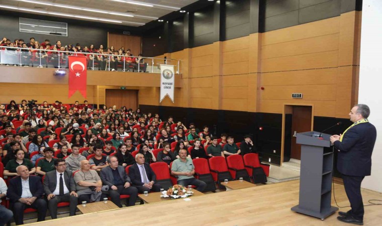 Rektör Prof. Dr. Altun, Kayseri Lisesinde öğrenciler ile bir araya geldi