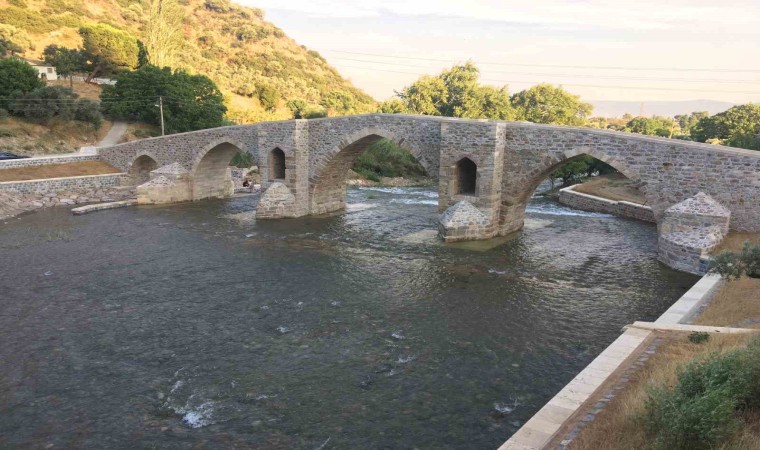 Restorasyonu tamamlanan tarihi köprü suya kavuştu