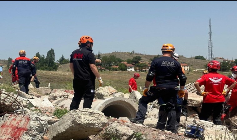 Saha Uzantılı Masa Başı Deprem Tatbikatı, Vali Aksoyun başkanlığında gerçekleştirildi