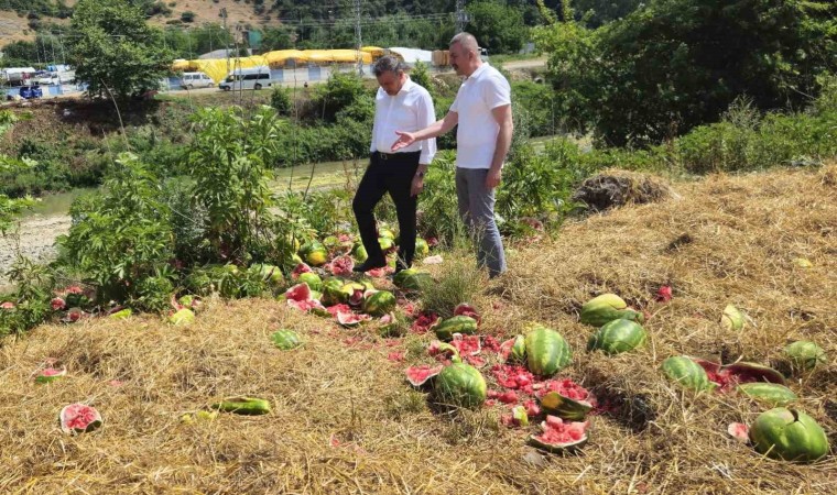 Samsunda ırmak kenarına karpuz dökmeye inceleme