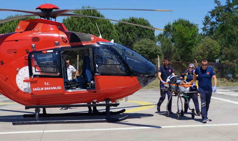 Samsunda kazada yaralanan yaşlı kadın ambulans helikopterle hastaneye sevk edildi