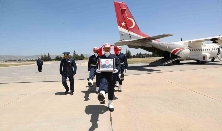 Şehit Hava Pilot Albay Gökhan Özenin naaşı Eskişehire getirildi