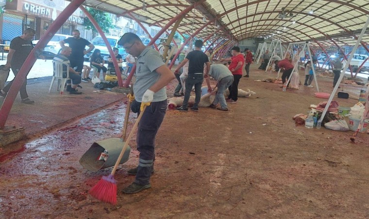 Şehzadelerde kurban kesim yerlerine anında temizlik