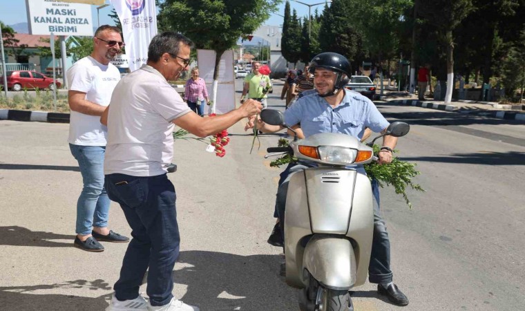 Şehzedeler Belediyesi kabristanda yüreklere dokundu