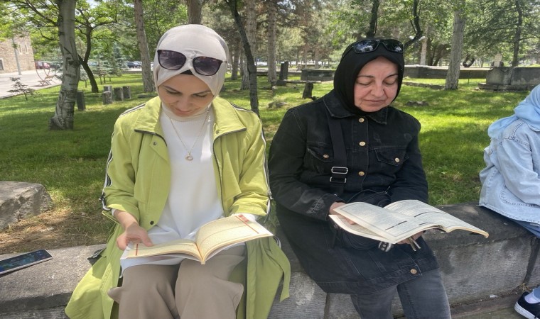 Seyyid Burhanettin Türbesinde sınav yoğunluğu