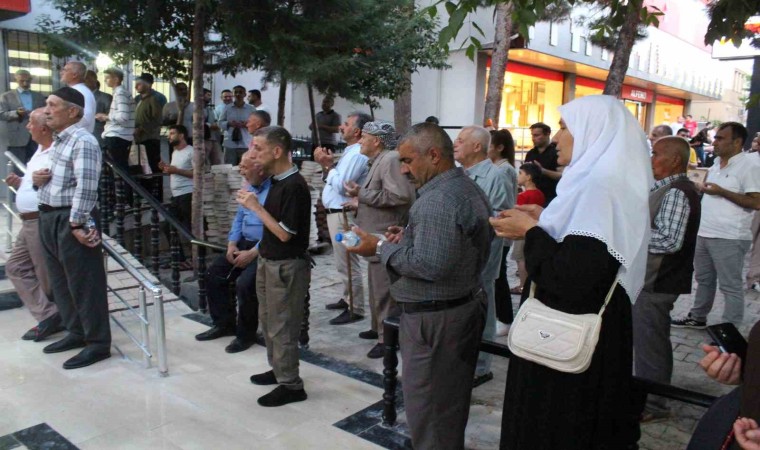 Siirtte hacı adayları kutsal topraklara dualarla uğurlandı