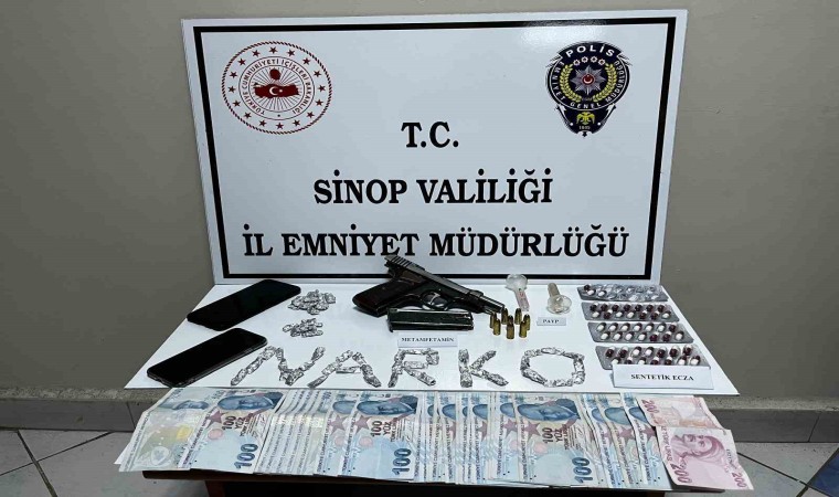 Sinopta şüpheli şahısların araç ve ikametlerinden uyuşturucu çıktı