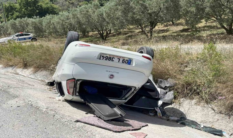 Sökede otomobil şarampole devrildi: 3 yaralı