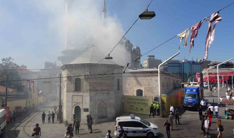 Taksim Meydanında korkutan yangın: Boyalar patladı, panik yaşandı