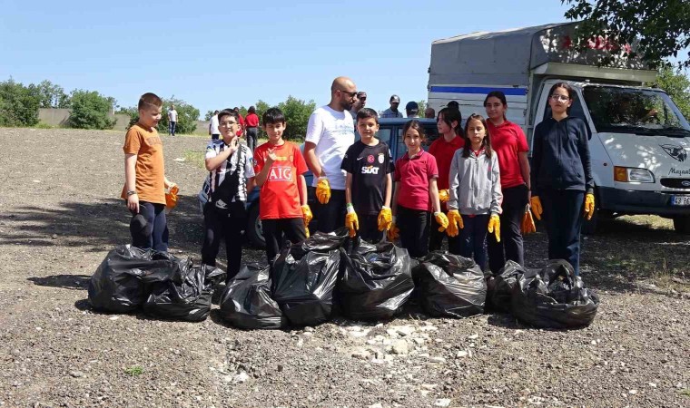 Tavşanlıda çevre haftası etkinliğinde çevre temizlikleri yapıldı